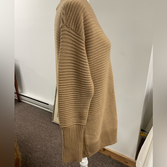 NWOT tunic sweater has a little sparkle in the thread that makes it beautiful - Picture 3 of 6